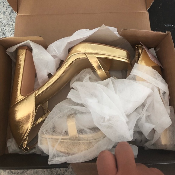 Fashion Nova Heeled Sandals - Picture 4 of 8